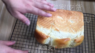 浓奶油吐司，无黄油版本，量天轻巧又韧性推丝，披发着浓重奶喷鼻。的做法步调：19