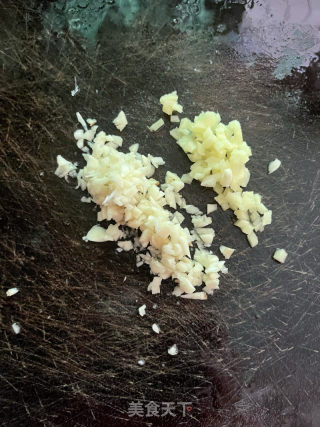 腐竹焖鸡的做法步调：3