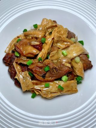 腐竹焖鸡的做法步调：15