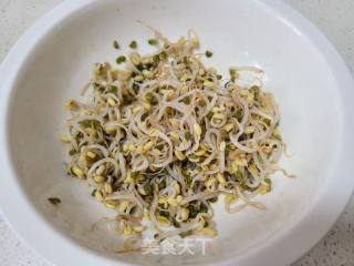 绿芽菜拌馓子的做法步调：4