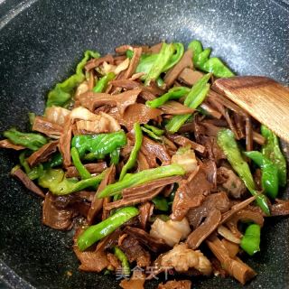 螺丝椒炒笋干的做法步调：18