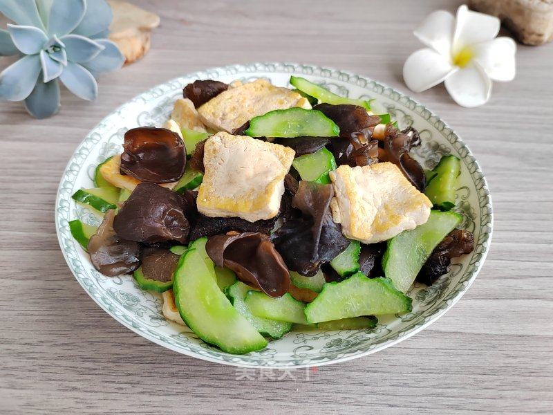 乌木耳黄瓜烧豆腐的做法