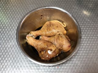 无火无油电饭煲焖鸡的做法步调：2