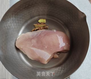 酸棘手撕鸡的做法步调：2