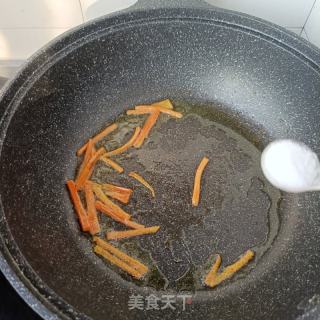 豆干炒菜芯的做法步调：6