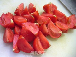 榨菜丝蛋饺番茄汤的做法步调：2