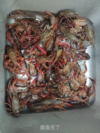 白烧小龙虾的做法步调：1