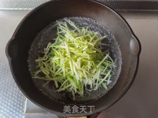 夏季陈，清新凉拌西葫芦的做法步调：3