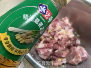 咸蛋黄肉粽的做法步调：2