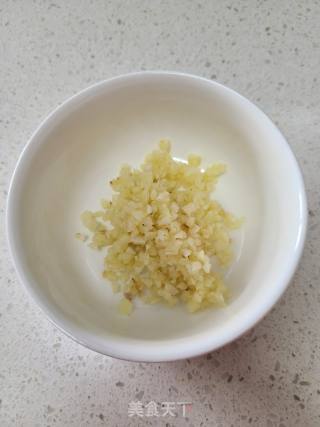 紫茄炒绿芽菜的做法步调：5