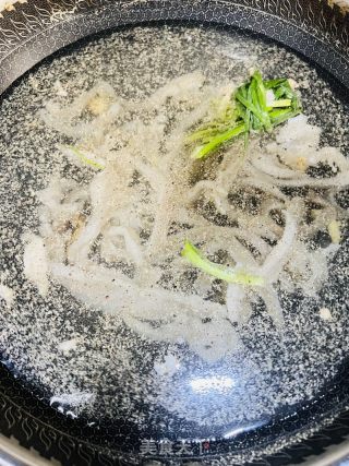 夏季开胃菜凉拌猪肚丝的做法步调：2