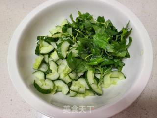 黄瓜凉拌十喷鼻菜的做法步调：5