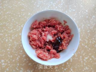 黄瓜丝牛肉煎饺的做法步调：1