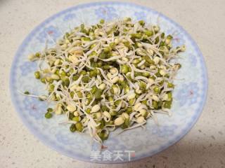 蒜炒绿芽菜玉米粒的做法步调：3