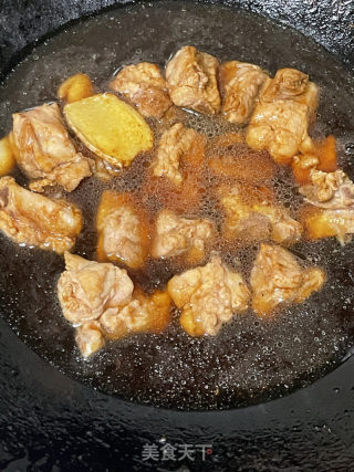 酸菜焖排骨的做法步调：10