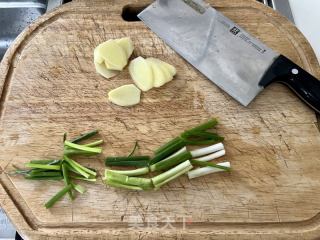 浑蒸鲈鱼的做法步调：3
