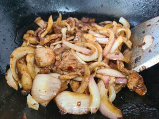 洋葱炒回锅肉的做法步调：5
