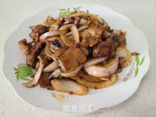 洋葱炒回锅肉的做法步调：6