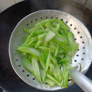 鸡胸肉炒菜芯的做法步调：10