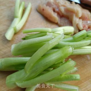 鸡胸肉炒菜芯的做法步调：2