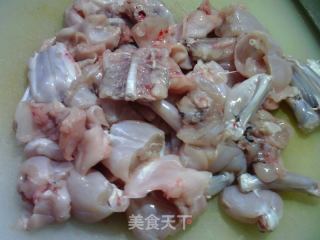 干锅牛蛙的做法步调：3