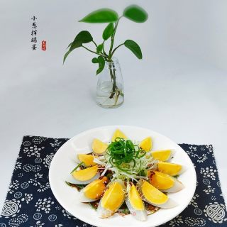 小葱拌鹅蛋的做法步调：1