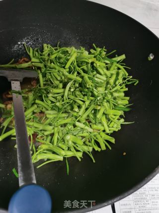 肉丝炒空心菜梗的做法步调：6