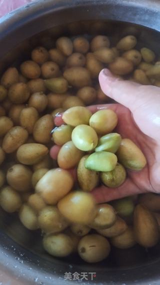 腌造黄皮果的做法步调：3