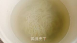 蒜蓉炒里的做法步调：1