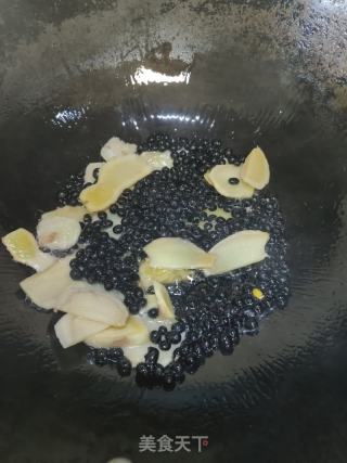 乌豆炖猪足的做法步调：6