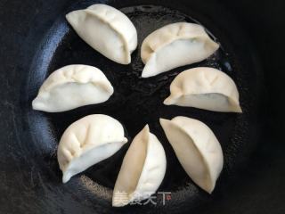 韭菜鸡蛋火煎包的做法步调：12