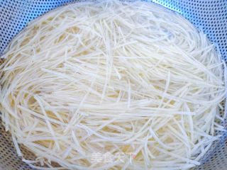 酸辣土豆丝的做法步调：2