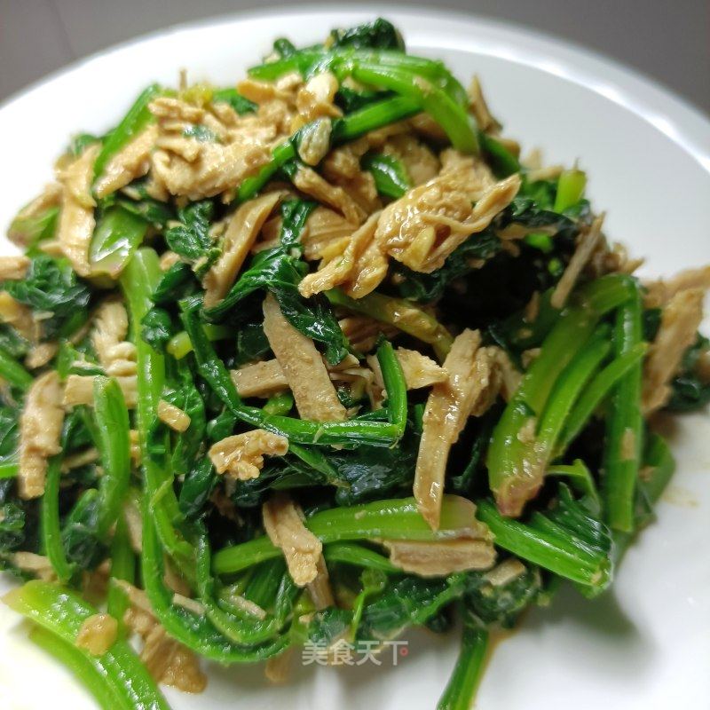 煮肉丝拌菠菜的做法
