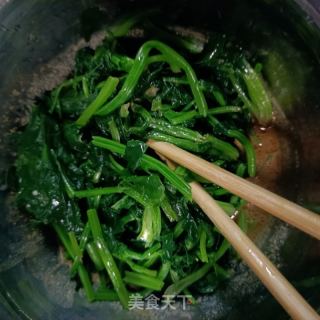 煮肉丝拌菠菜的做法步调：15