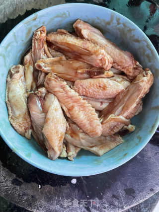 蒜喷鼻鸡翅的做法步调：2