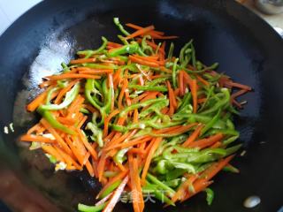 胡萝卜青椒炒鸡肉的做法步调：5