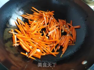 胡萝卜青椒炒鸡肉的做法步调：4