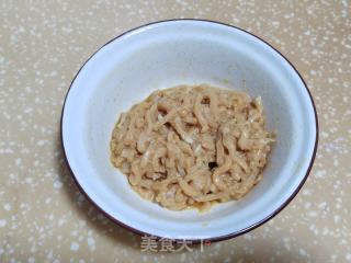 胡萝卜青椒炒鸡肉的做法步调：1
