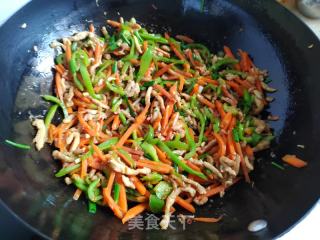 胡萝卜青椒炒鸡肉的做法步调：7