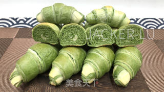 抹茶牛角包，抹茶的微苦取里粉的喷鼻气鼓鼓交错，使人沉醉。的做法步调：31