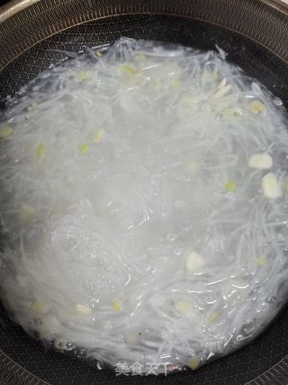 萝卜粉丝汤的做法步调：6