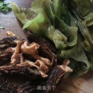 酸汤馄饨的做法步调：3