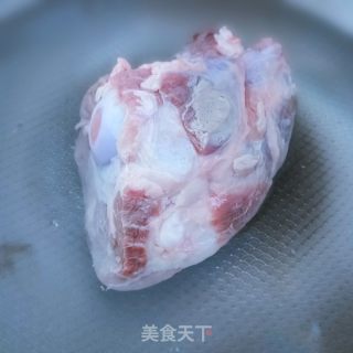 虫草花猪骨汤的做法步调：2