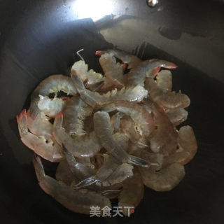 喷鼻辣虾尾的做法步调：4
