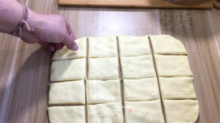 浓奶油小餐包，又喷鼻又硬又推丝，咬一心奶喷鼻实足！的做法步调：9