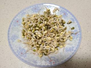 彩椒洋葱炒绿芽菜的做法步调：4