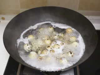 捞汁鹌鹑蛋的做法步调：2