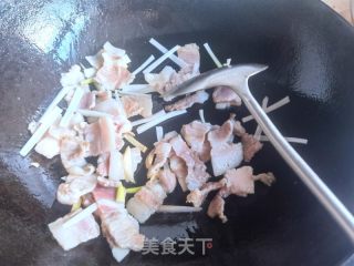 肉片炒银耳的做法步调：2