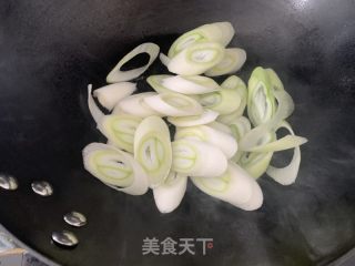 白烧牛腩的做法步调：7