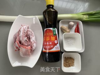 白烧牛腩的做法步调：1